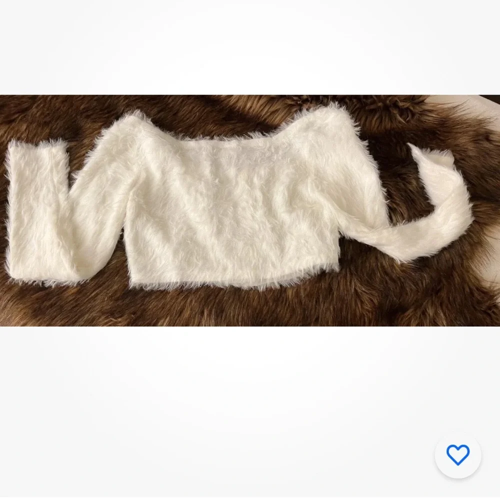 Nwt urban outfitters fuzzy cropped cardigan white L - Picture 3 of 10